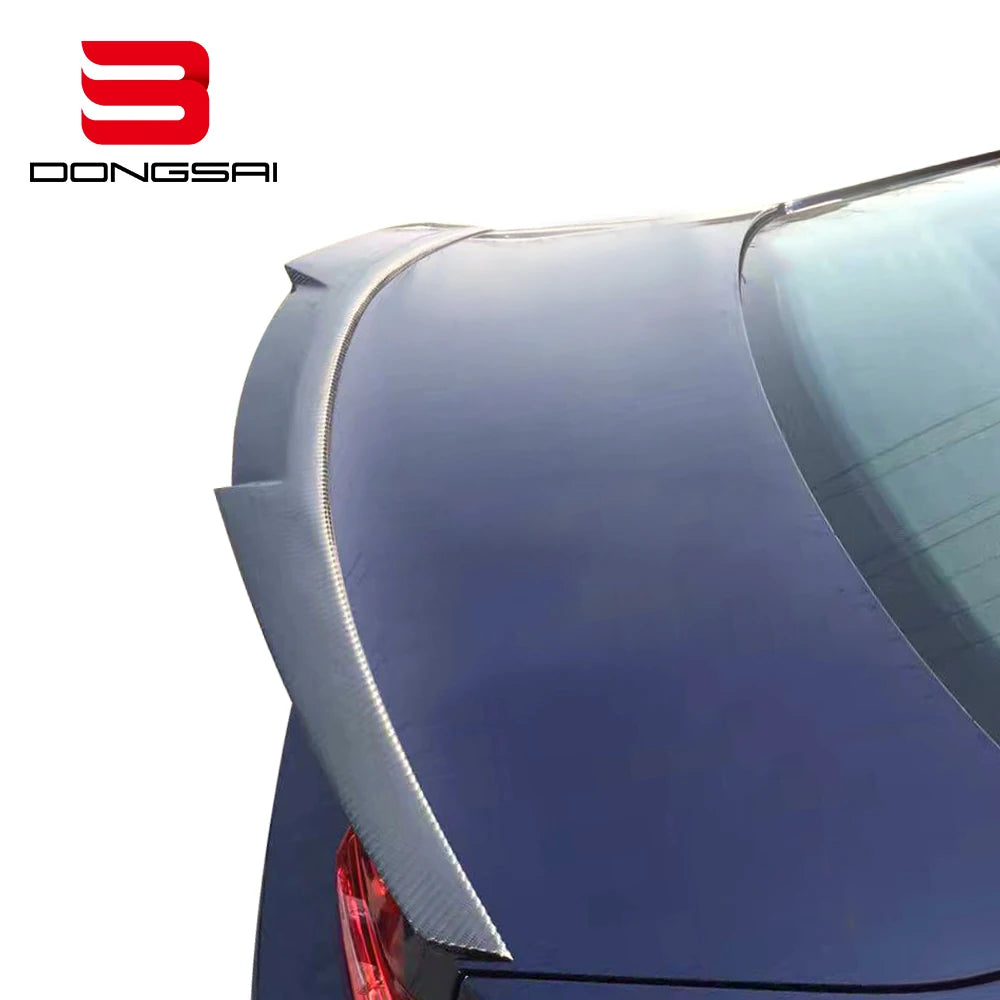Carbon trunk spoiler M4 GTS style detail
